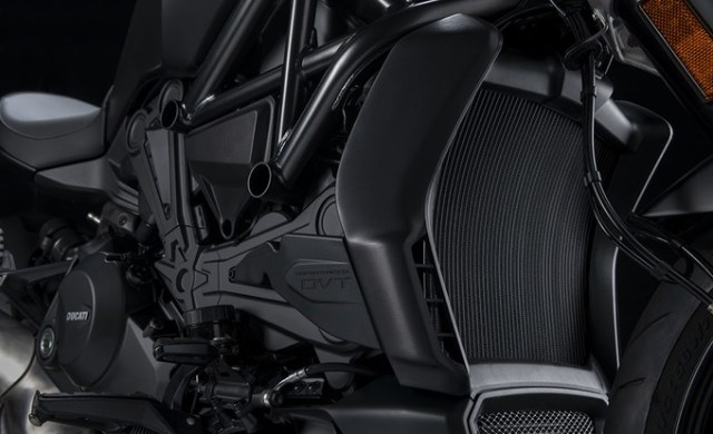 ducati_xdiavel_dark__7__uc209661_low_product_gallery