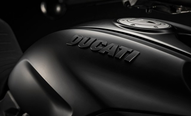 my20_ducati_diavel_1260_04_uc101631_low_product_gallery