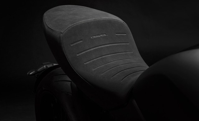 my20_ducati_diavel_1260_05_uc101632_low_product_gallery