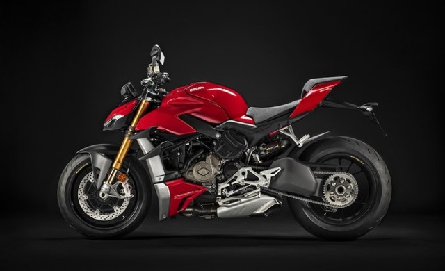 my20_ducati_streetfigher_v4_s_04_uc101687_low_product_gallery