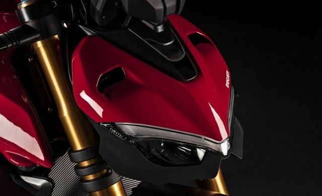 my20_ducati_streetfigher_v4_s_14_uc101697_low_product_gallery