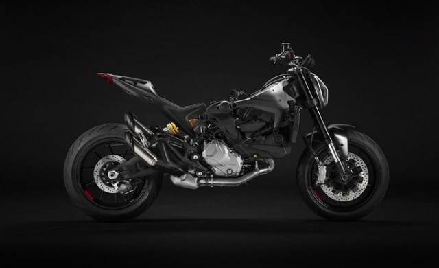 my21_ducati_monster__17__uc214688_low_product_gallery19