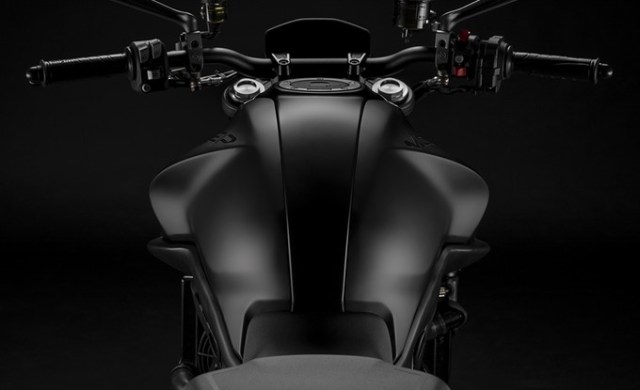 my21_ducati_monster__19__uc214687_low_product_gallery66