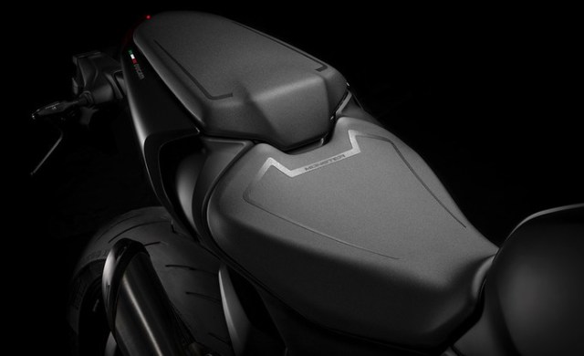 my21_ducati_monster__1__uc214670_low_product_gallery89