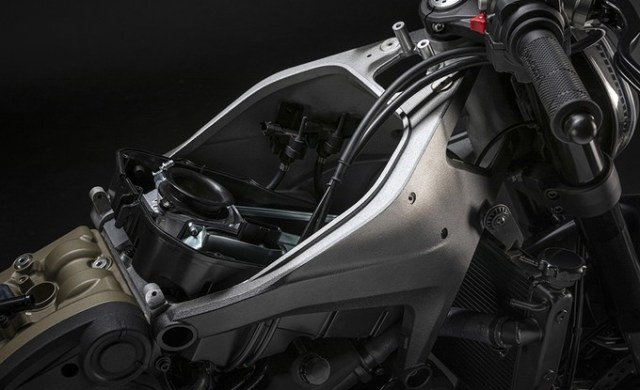 my21_ducati_monster__22__uc214691_low_product_gallery67