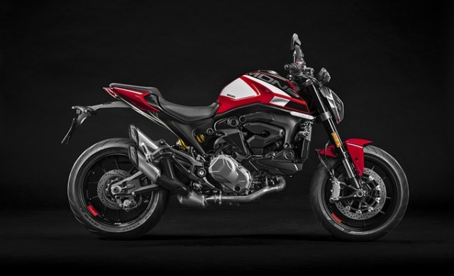 my21_ducati_monster_personalised_with_corse_stickers_kit_uc214702_low_product_gallery72