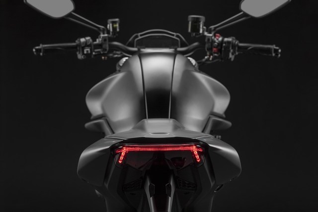 my21_ducati_monster_plus__10__uc214639_low_large