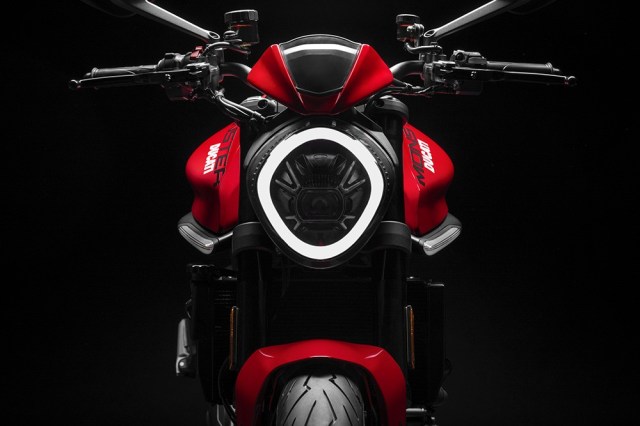 my21_ducati_monster_plus__13__uc214642_low_large