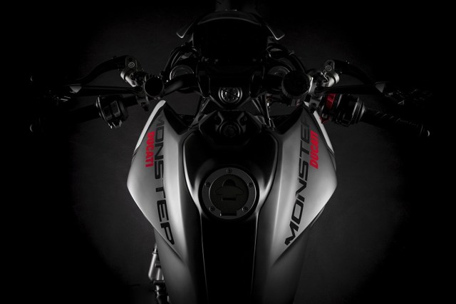 my21_ducati_monster_plus__16__uc214645_low_large