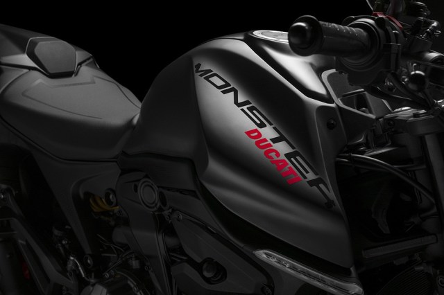 my21_ducati_monster_plus__17__uc214647_low_large