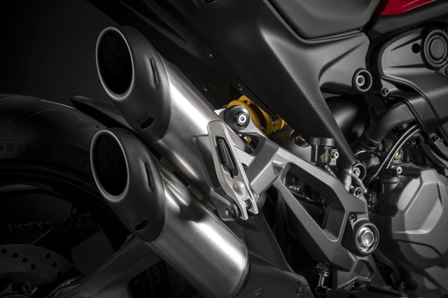my21_ducati_monster_plus__20__uc214651_low_large