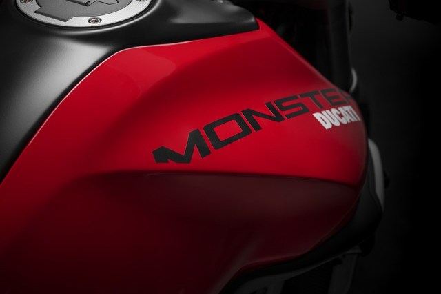 my21_ducati_monster_plus__21__uc214648_low_large