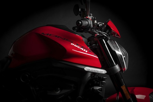 my21_ducati_monster_plus__22__uc214652_low_large