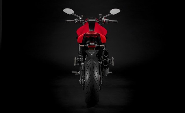 my21_ducati_monster_plus__2__uc214631_low_product_gallery
