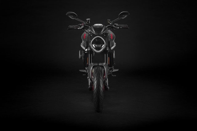 my21_ducati_monster_plus__6__uc214634_low_large