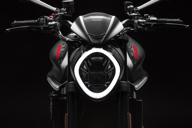 my21_ducati_monster_plus__7__uc214643_low_large