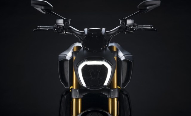 my22_ducati_diavel_1260_s_01__10__uc293437_mid_product_gallery