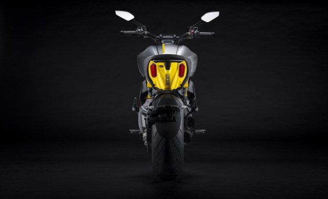 my22_ducati_diavel_1260_s_01__11__uc293438_mid_product_gallery