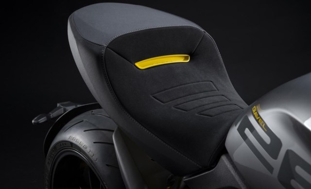 my22_ducati_diavel_1260_s_01__12__uc293419_mid_product_gallery