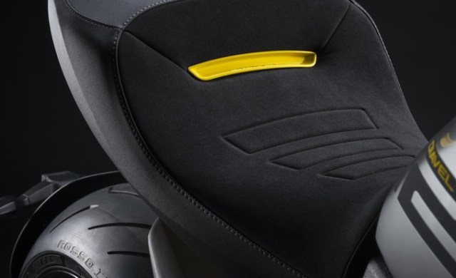 my22_ducati_diavel_1260_s_01__13__uc293417_mid_product_gallery