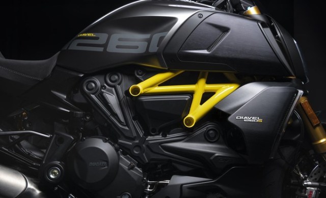 my22_ducati_diavel_1260_s_01__22__uc293426_mid_product_gallery