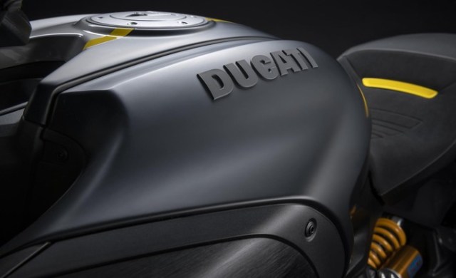 my22_ducati_diavel_1260_s_01__23__uc293431_mid_product_gallery