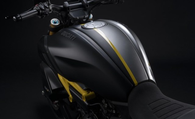 my22_ducati_diavel_1260_s_01__27__uc293407_mid_product_gallery