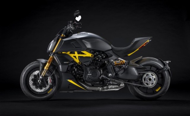 my22_ducati_diavel_1260_s_01__3__uc293429_mid_product_gallery
