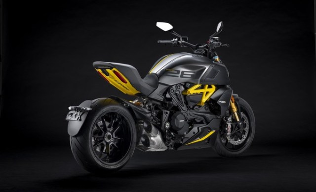 my22_ducati_diavel_1260_s_01__5__uc293433_mid_product_gallery