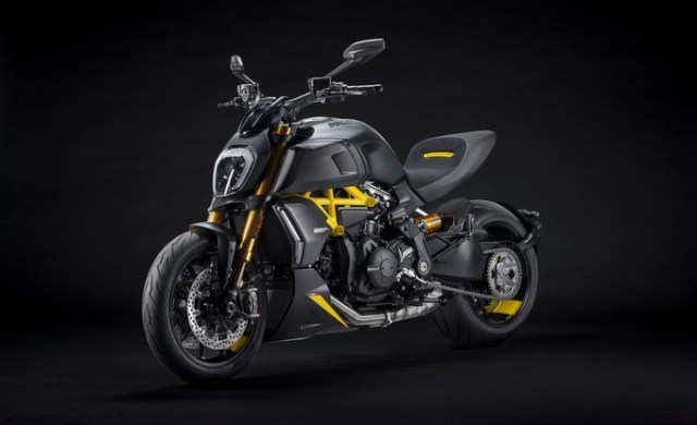 my22_ducati_diavel_1260_s_01__6__uc293435_mid_product_gallery