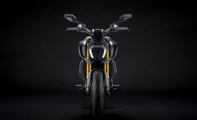 my22_ducati_diavel_1260_s_01__8__uc293436_mid_product_gallery