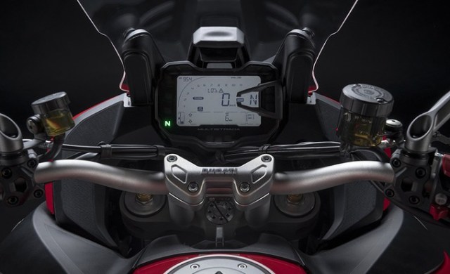 my22_ducati_multistrada_v2_red__132__uc338537_low_product_gallery