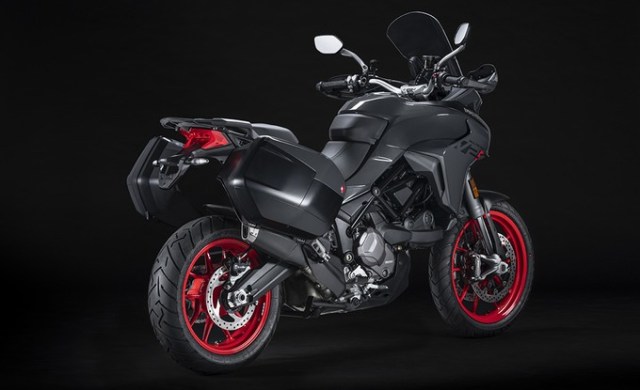 my22_ducati_multistrada_v2s_grey_st__61__uc338658_low_product_gallery