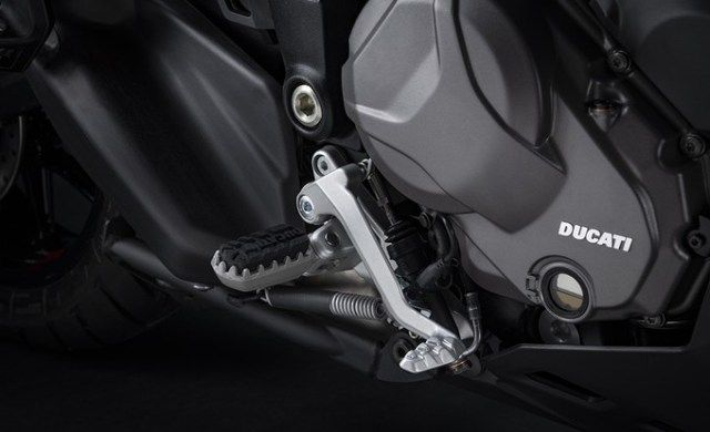 my22_ducati_multistrada_v2s_grey_st__63__uc338660_low_product_gallery