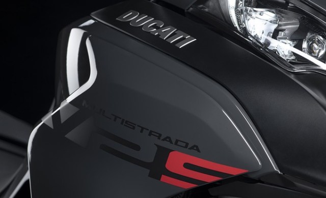my22_ducati_multistrada_v2s_grey_st__64__uc338661_low_product_gallery