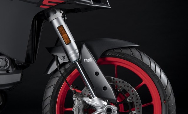 my22_ducati_multistrada_v2s_grey_st__65__uc338662_low_product_gallery