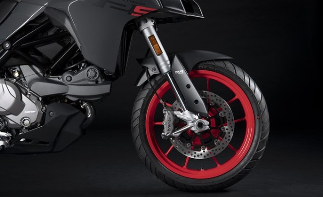 my22_ducati_multistrada_v2s_grey_st__66__uc338663_low_product_gallery