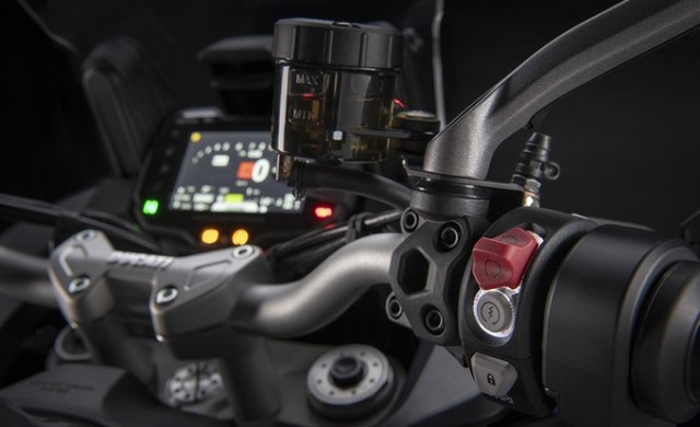my22_ducati_multistrada_v2s_grey_st__72__uc338669_low_product_gallery
