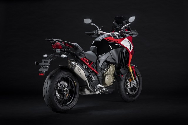 my22_ducati_multistrada_v4_pikespeak__8__uc347734_low_large