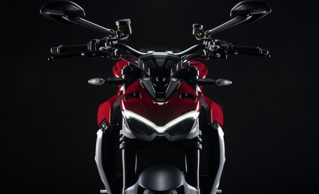 my22_ducati_streetfighter_v2__13__uc351832_low_product_gallery