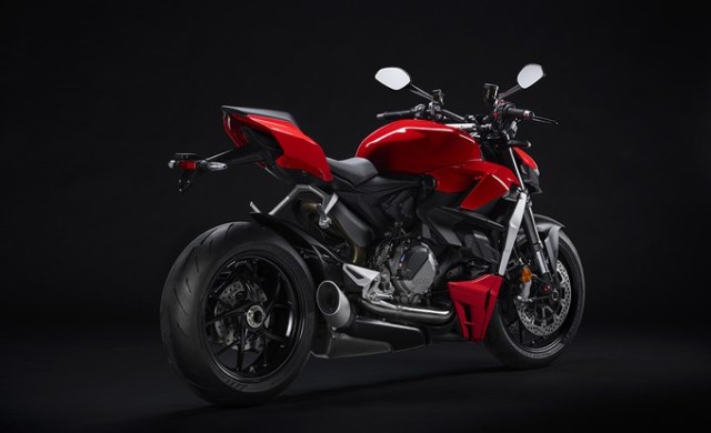 my22_ducati_streetfighter_v2__7__uc351826_low_product_gallery